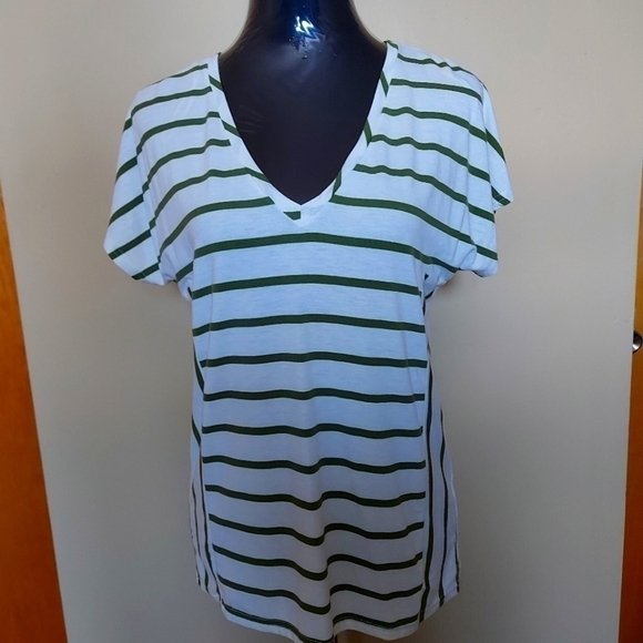 Coastal Casual Thyme & Honey Green Stripe Tee Sz Medium Lightweight Minimalist - Picture 1 of 7